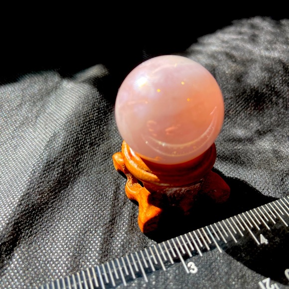 Rose quartz sphere small - Picture 3 of 12